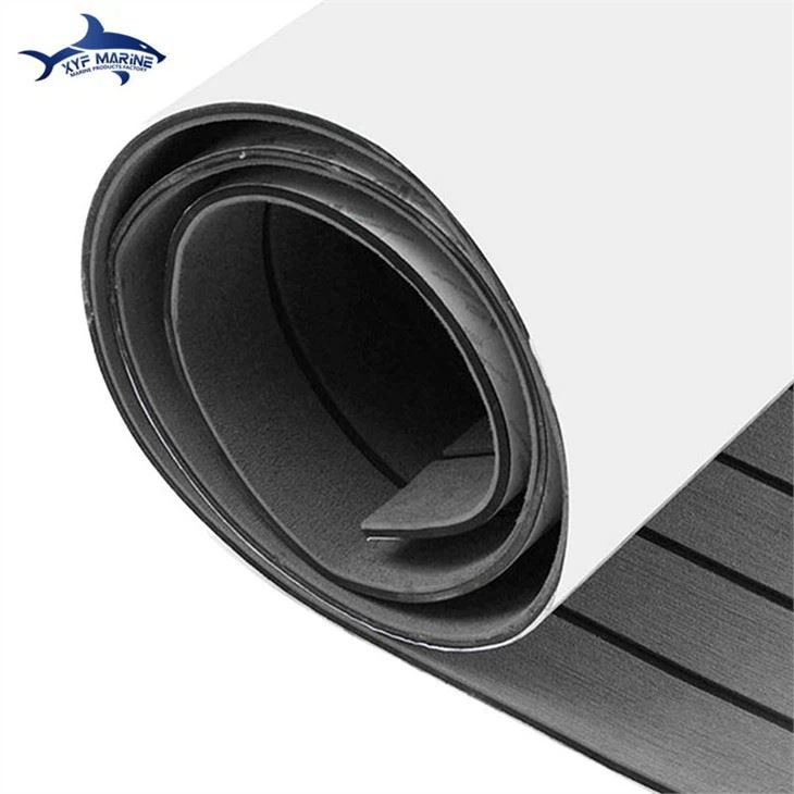 블랙 마린 폼 바닥재가있는 회색